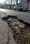BORIS MINKEVICH / FREE PRESS FILES
The NDP is promising more money to fix potholes.