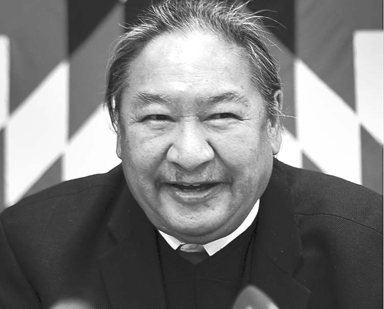 Mourners line up to pay respects to Elijah Harper Winnipeg Free Press