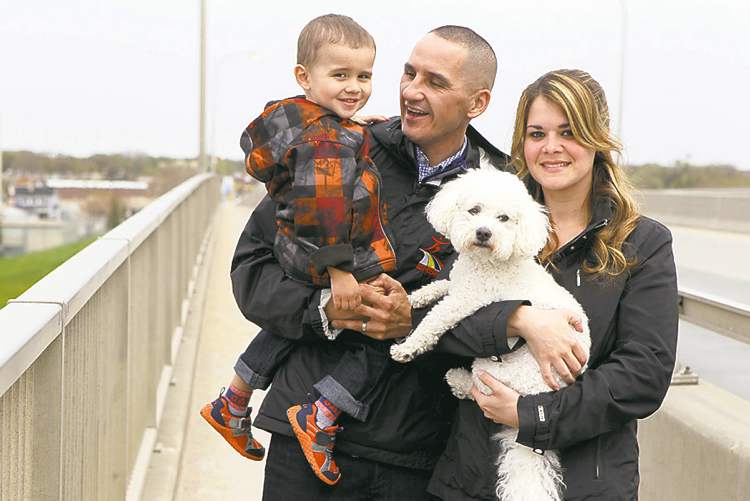 Ruth Bonneville / Winnipeg Free Press
Kevin Chief and his family — wife Melanie, son Hayden and dog Buddy — stand on the Salter Street bridge.
