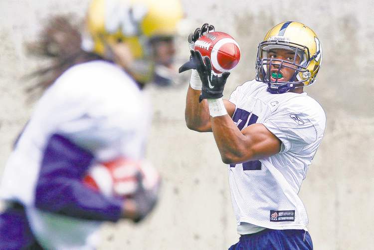 CP
john woods / winnipeg free press
Bombers receiver hopeful Trevor Kennedy hauls in a pass during a training camp session on Monday. Kennedy is also gunning for a job as return man.
