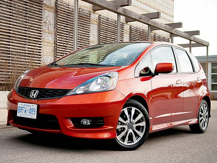 Postmedia Nick Tragianis
Compared to the base model, the Honda Fit Sport wears slightly more aggressive bodywork front and back, a rear spoiler and a set of side skirts.