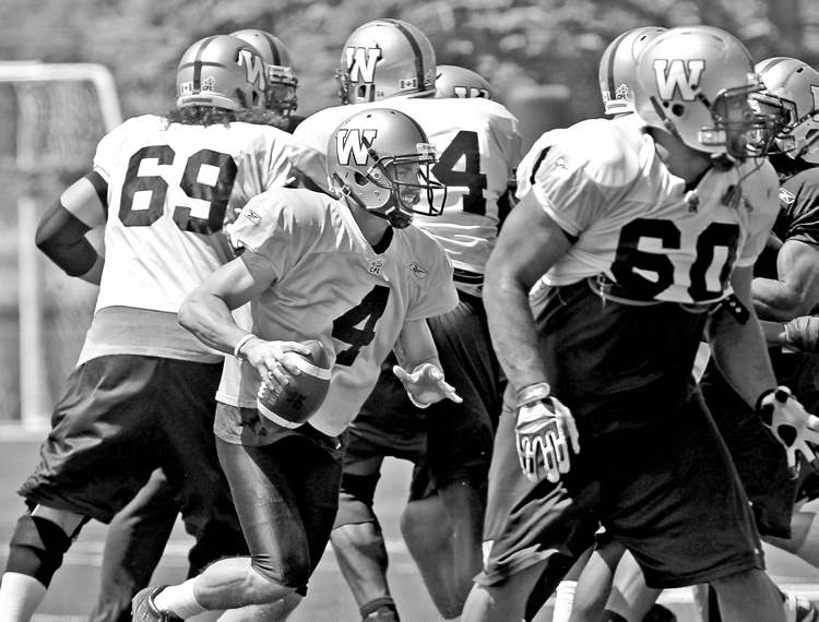 WAYNE GLOWACKI / WINNIPEG FREE PRESS
Bombers quarterback Buck Pierce takes part in drills along with his hogs during practice on a field just west of the Winnipeg Indoor Soccer Complex.