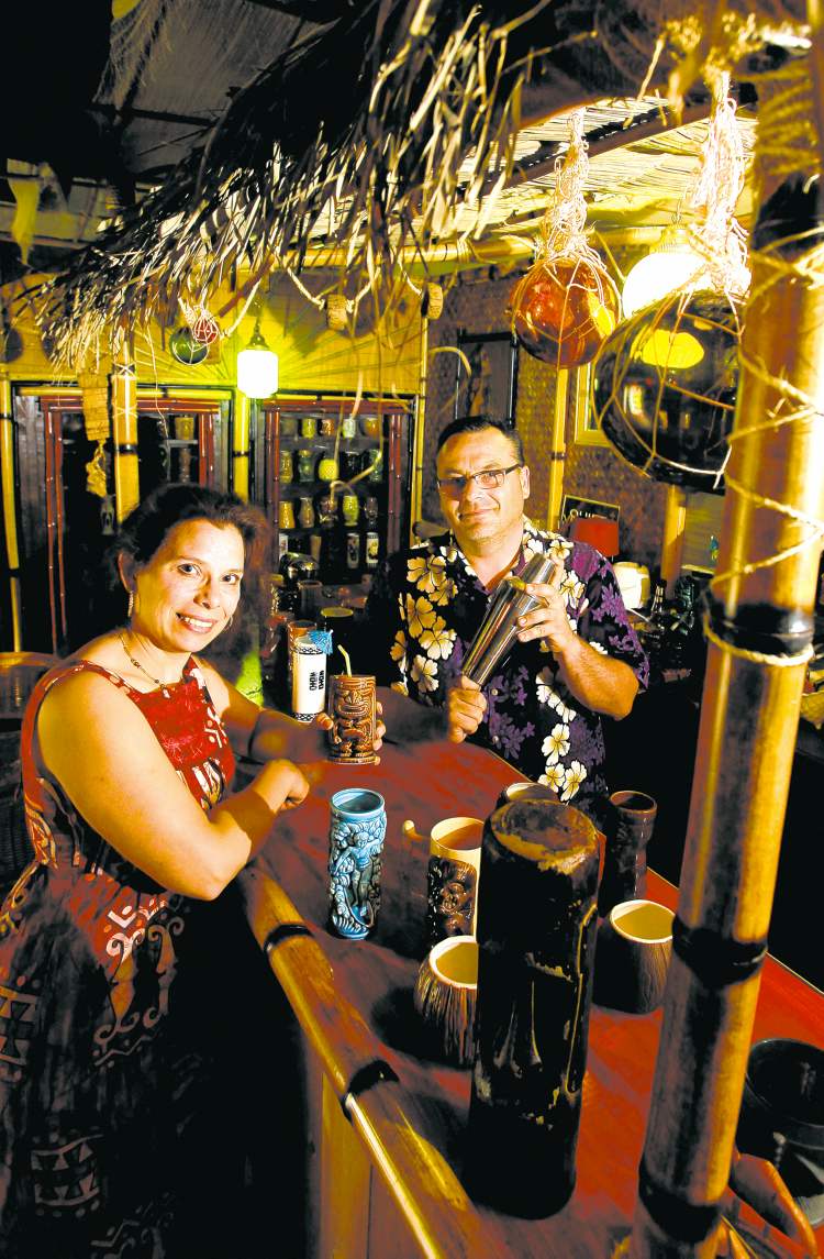 WAYNE GLOWACKI/WINNIPEG FREE PRESS
Ron Kerr and his wife Lesley have converted their garage into a full-fledged Tiki lounge.