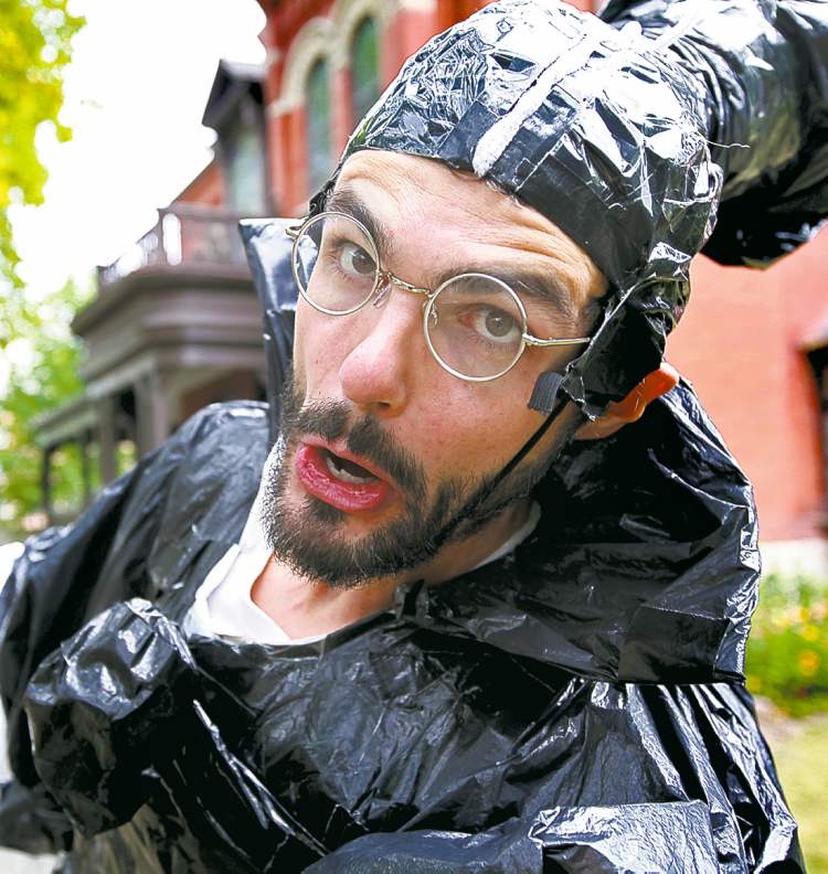 RUTH BONNEVILLE / WINNIPEG FREE PRESS ARCHIVES
Ian Mozdzen says his Hollywood Hen Pit performance is as much for him as for the audience.