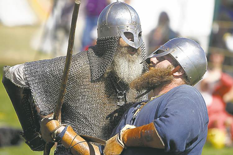 TREVOR HAGAN / WINNIPEG FREE PRESS
Members of Vikings Vinland, a group made up of members from across Canada, the US and Europe, battle one another during a demonstration at the Icelandic Festival of Manitoba in Gimli, Saturday.