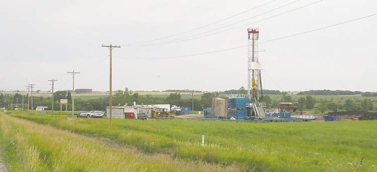 BARTLEY KIVES / WINNIPEG FREE PRESS
The presence of a drill, tanks and trailers can indicate a frack is underway in the oilfield south of Cromer. Meanwhile, the area’s roads draw bitter complaints.
