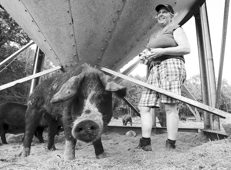 Joe Bryksa / Winnipeg Free Press archives
Pam Cavers at her farm near Pilot Mound with their Mulefoot and Berkshire hogs.