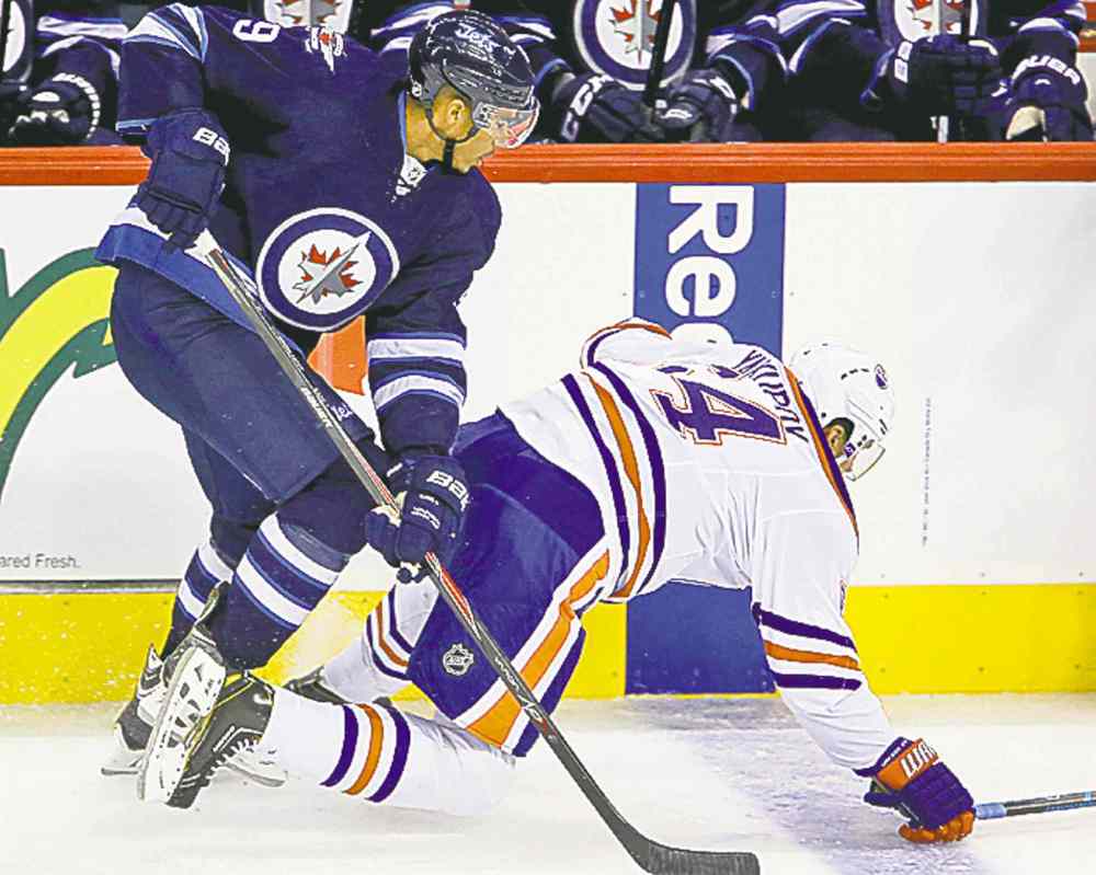 TREVOR HAGAN / THE CANADIAN PRESS ARCHIVES
Evander Kane (left) says the key at home is to be physical.