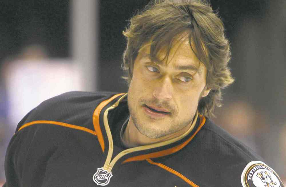 Trevor Hagan / Winnipeg Free Press archives
Anaheim Ducks' Teemu Selanne (8) skates during warm up as they prepare to face off against the Winnipeg Jets' at MTS Centre, December 17, 2011.