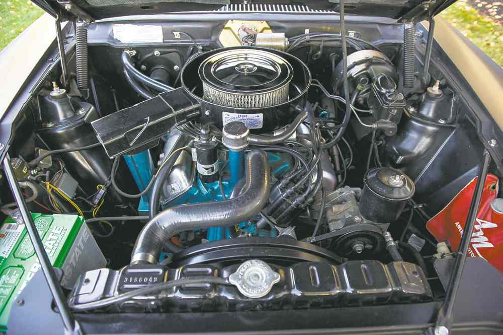 The engine features a 10.0:1 compression and Autolite four-barrel carburetor.