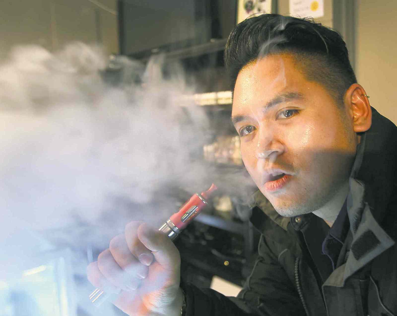 Student opens city's first e-cig shop  Winnipeg Free Press
