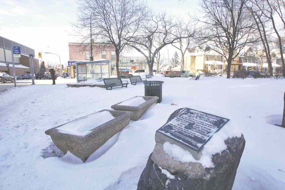 WINNIPEG FREE PRESS
MIKE DEAL / WINNIPEG FREE PRESS
There is a tiny park at the north east corner of Ellice and Spence. In it is a boulder with a plaque commemorating the victims of the Hasselmere fire, the second worst in Winnipeg history in terms of deaths. The boulder is on the Ellice Avenue side of the park. It is the 40th anniversary of the fire.