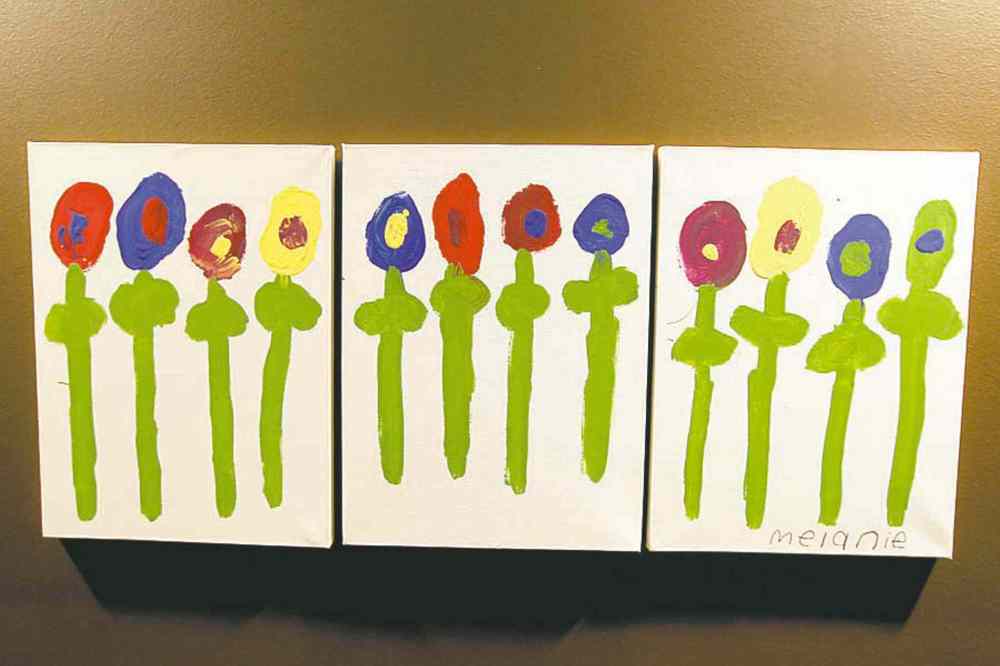 Boris Minkevich / Winnipeg Free Press
Halprin often paints simple flowers.