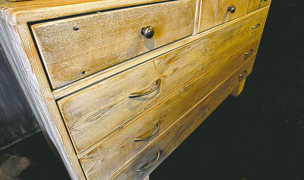 joe bryksa / winnipeg free press
A Prairie Barnwood dresser.