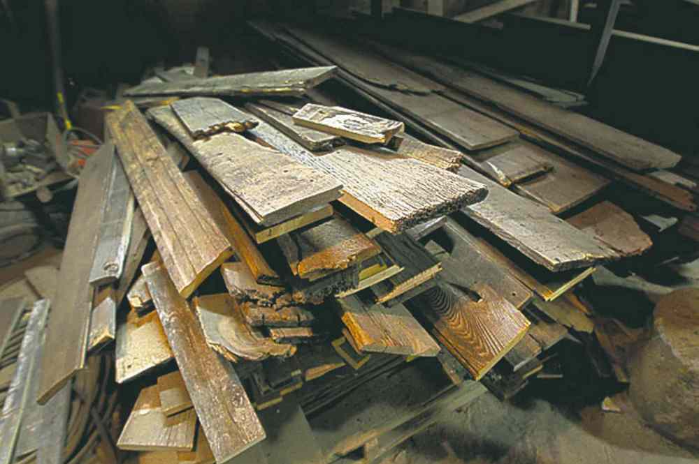 Joe Bryksa / Winnipeg Free Press
Lumber Prairie Barnwood has collected from old barns for making furniture.