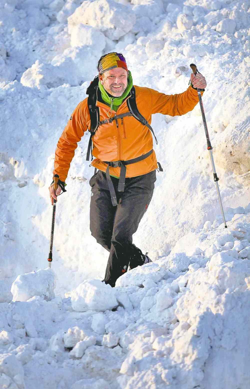 Phil Hossack / Winnipeg Free Press
A mountain of snow is no match for experienced climber Dean Carriere.