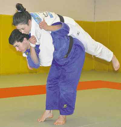 Photo by Thomas Richard
Vincent en plein entrainement, avec sa sa soeur, France.