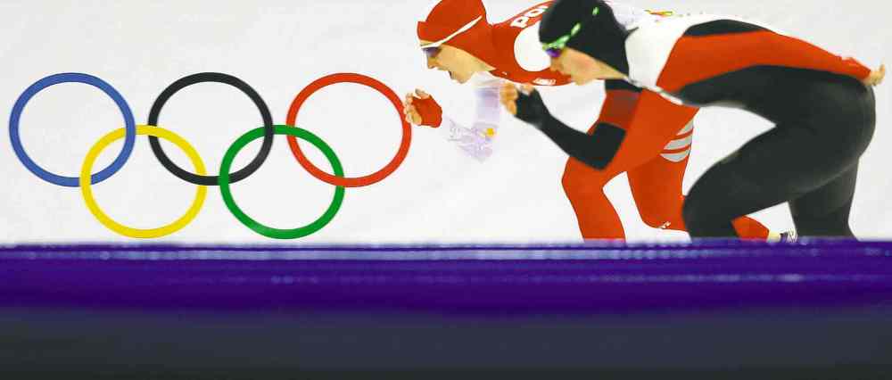 Patrick Semansky / The Associated Press
Canada's Brittany Schussler (front) and Luiza Zlotkowska of Poland compete in the women's 3,000-metre speedskating race on Sunday.