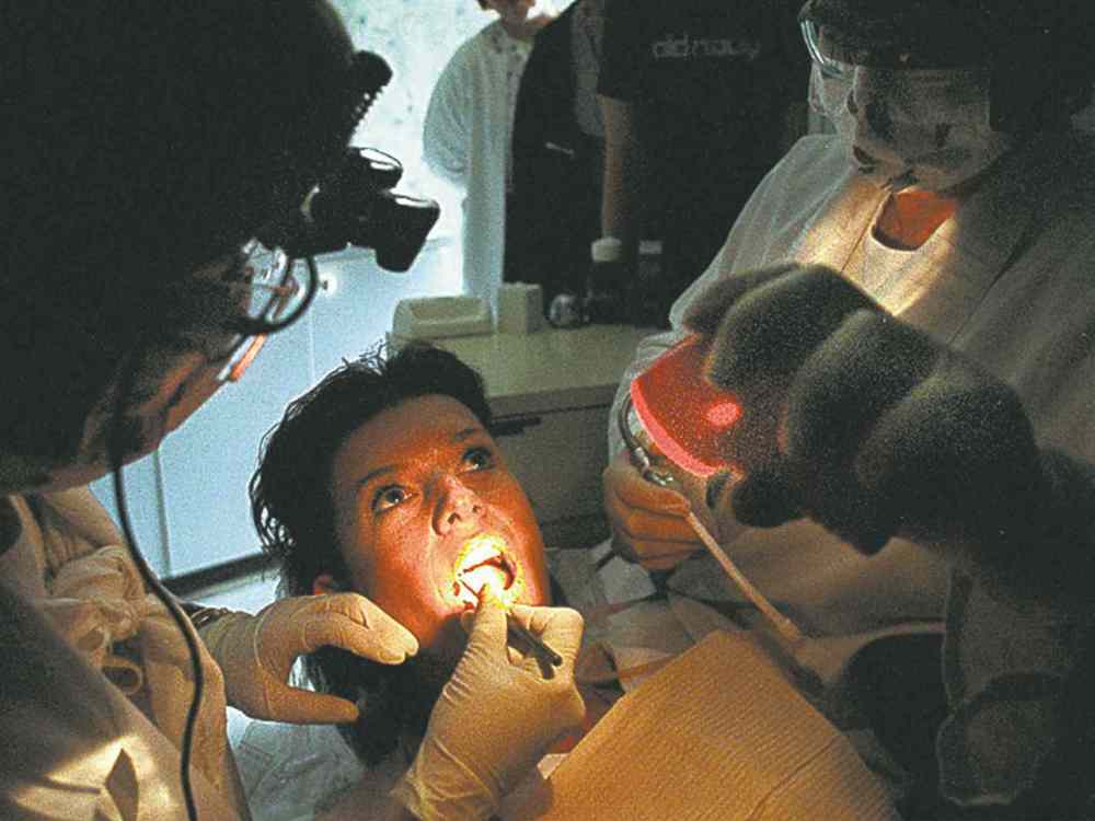 Tony Caldwell / POSTMEDIA NEWS INC. FILES
A dentist checks more than your teeth.