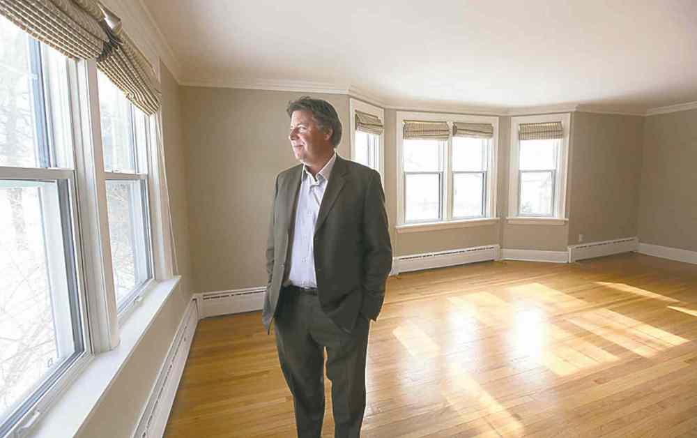 Ruth Bonneville / Winnipeg Free Press
Real estate agent Chris Pennycook stands inside the former university presidents' home at 49 Oak Street. The home, which was purchased by the University of Winnipeg for $26,500 in 1955, is on the market for $789,900.