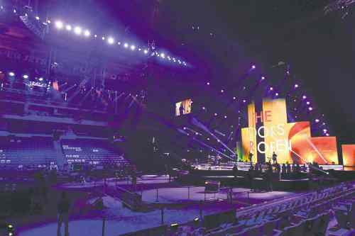BORIS MINKEVICH / WINNIPEG FREE PRESS
Tegan and Sara rehearse on the Juno Awards stage at the MTS Centre Friday.