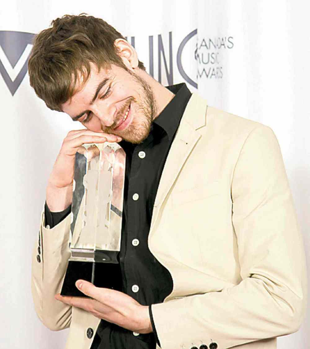 CP
Ryan Hemsworth celebrates his Juno Award for Electronic Album of the year during the Juno Award in Winnipeg on Saturday, March 29, 2014. THE CANADIAN PRESS/Jonathan Hayward