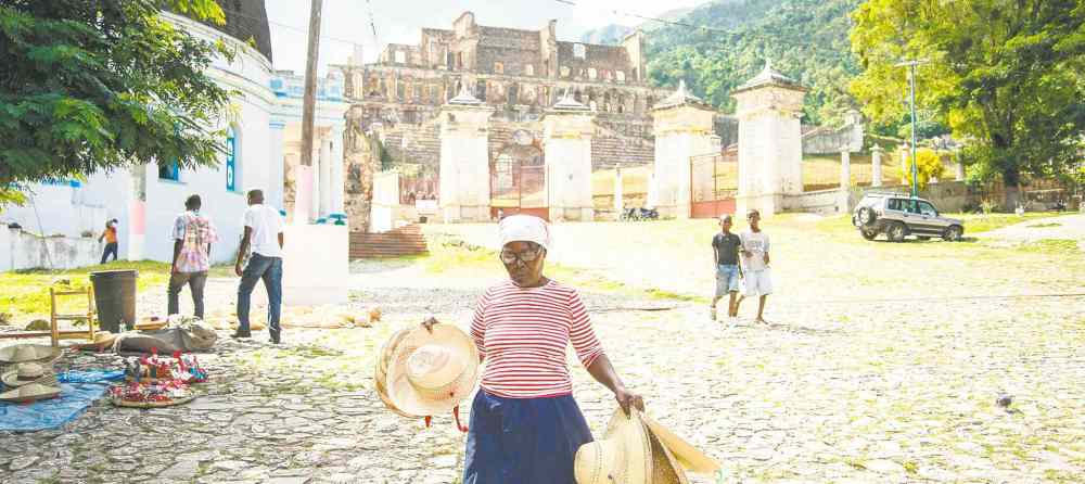 Postmedia
Vendors sell souvenirs near the ruins of Sans-Souci Palace, once seen as the Versailles of the Caribbean.