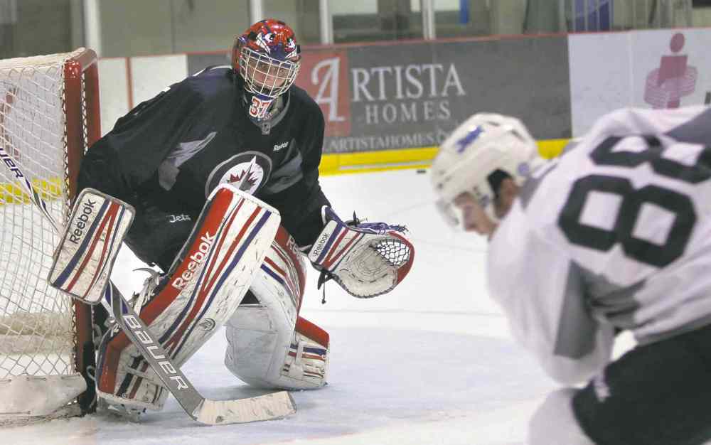 wayne glowacki / winnipeg free press files
Connor Hellebuyck has had a pair of standout seasons with the University of Massachusetts-Lowell, leading the River Hawks to one Frozen Four appearance and narrowly missing a second.