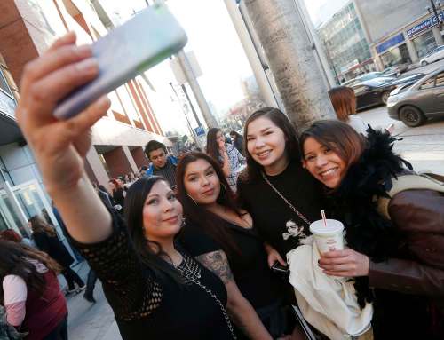 JOHN WOODS / WINNIPEG FREE PRESS
Rihanna fans Monica (from left), Abigail, Savannah and Melahat pose for a selfie before heading into the show Monday.
