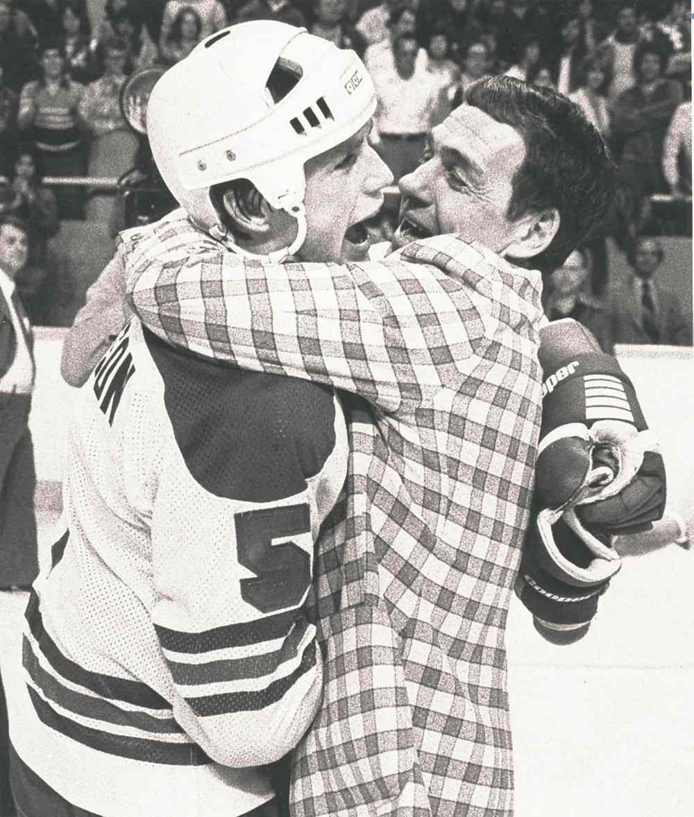 Paul Deleske / Winnipeg Free Press files
Kim Clackson celebrates an Avco Cup triumph with Jets head coach Tom McVie.