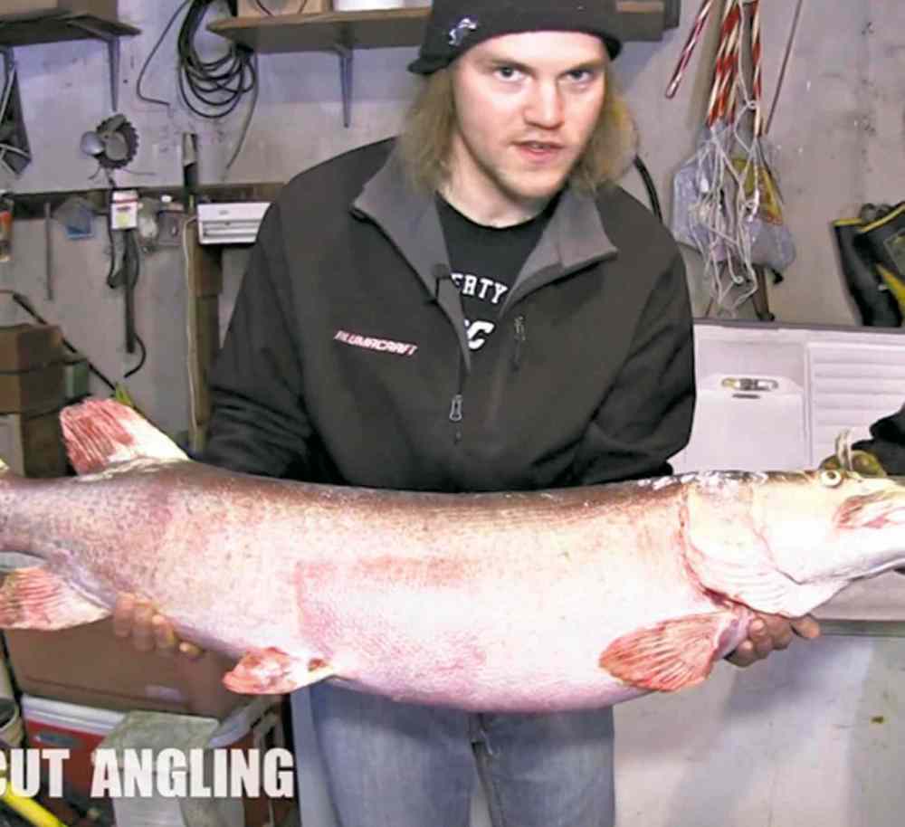 Octogenarian fisher nets first musky taken from Lake Winnipeg