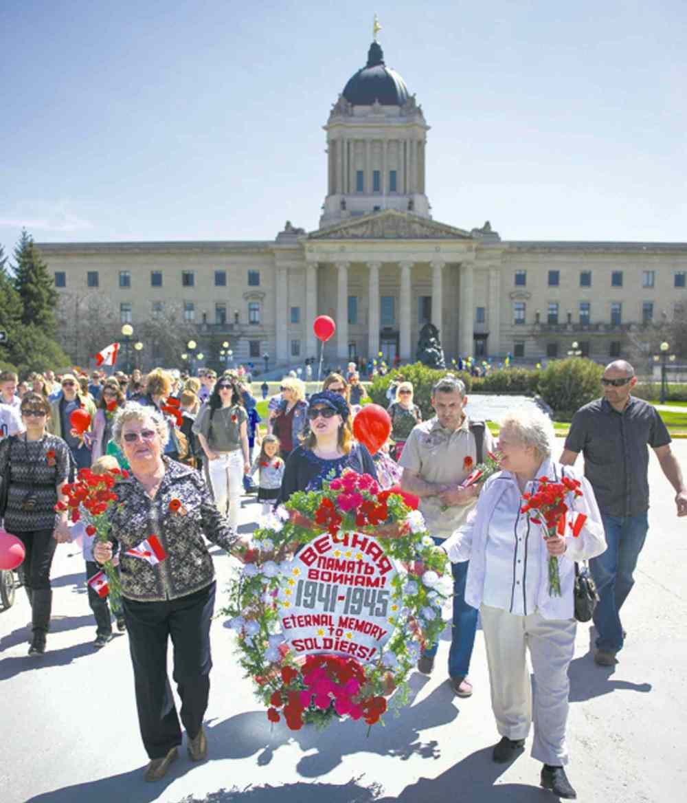 David Lipnowski / Winnipeg Free Press
The pro-Russian parade marches on Memorial Boulevard.