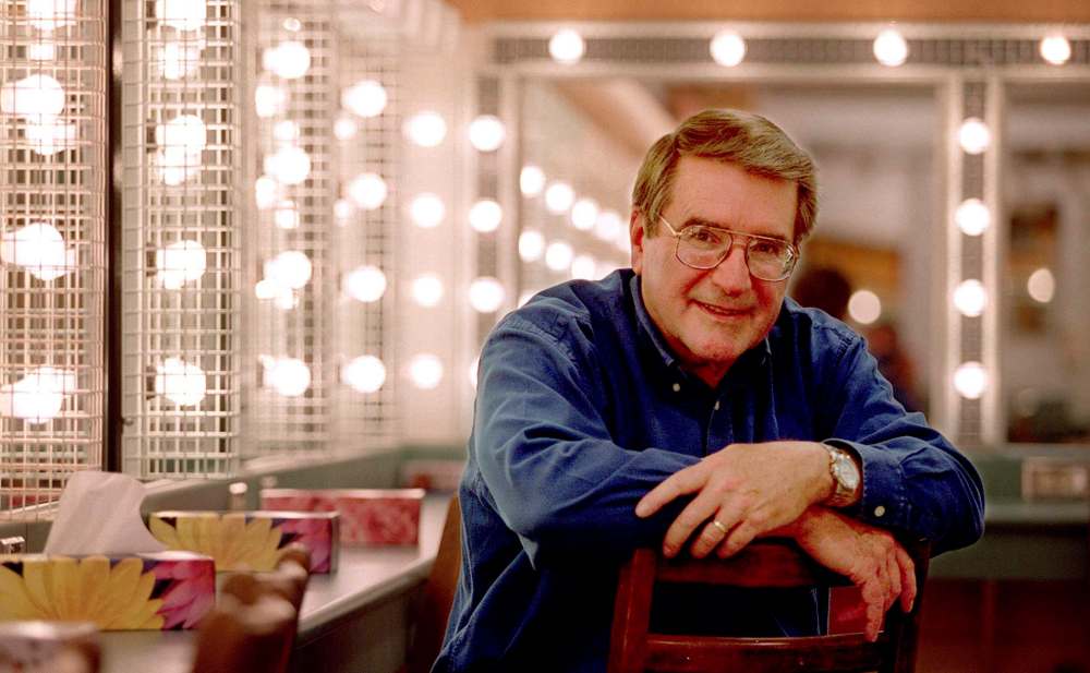 JEFF DE BOOY / WINNIPEG FREE PRESS FILES
Reg Skene, in a 2001 photo, built the U of W’s theatre program from a couple of courses into a full-fledged department.