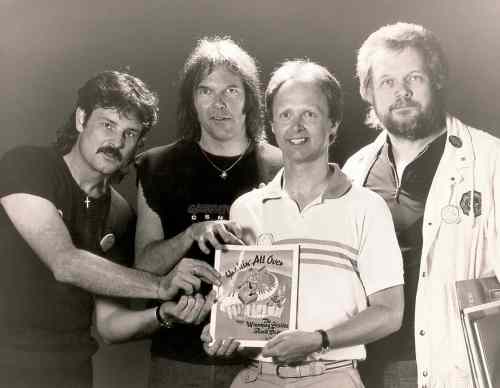 The Variety Club
Burton Cummings (from left), Neil Young, John Einarson and Randy Bachman in 1987.