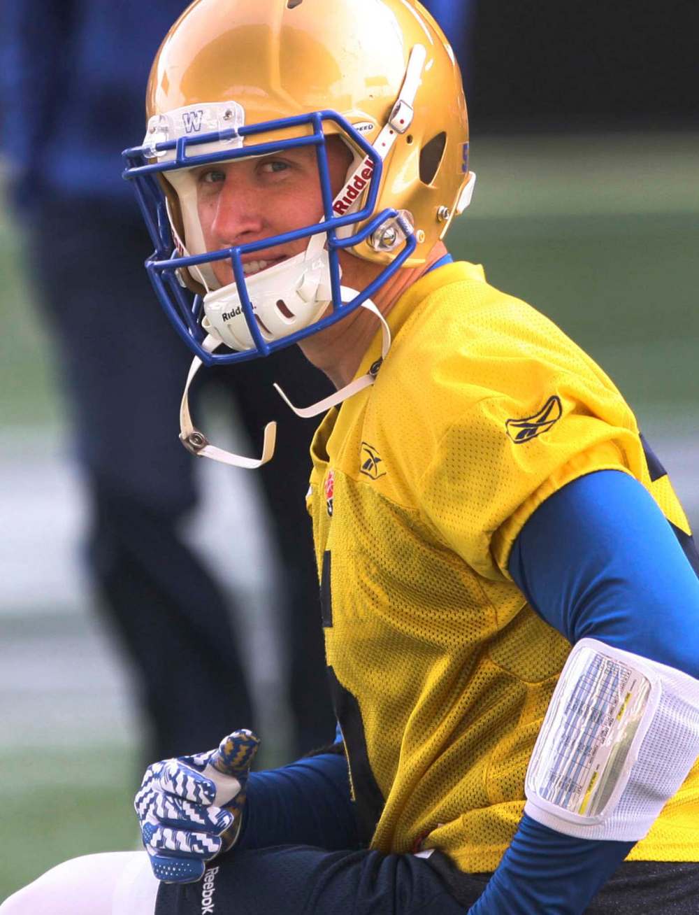 JOE BRYKSA / WINNIPEG FREE PRESS
No. 1 QB Drew Willy takes a breather Monday.
