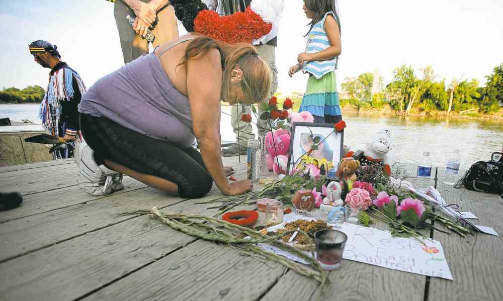 Phil Hossack / Winnipeg Free Press
Lana Fontaine, an aunt of Tina Fontaine (below), weeps at a memorial near the Red River where the 15-year-old's body was recovered Sunday.