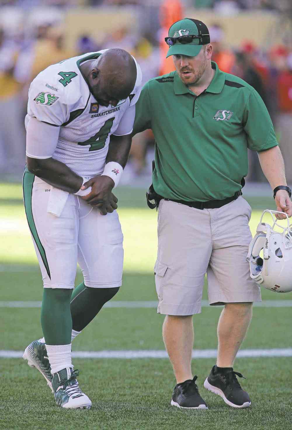 Trevor Hagan / THE CANADIAN PRESS files
Saskatchewan QB Darian Durant suffered what is likely a season-ending elbow injury in Sunday's win over Winnipeg.