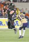 CP
Justin Tang / the canadian press
Ottawa�s Travis Brown intercepts a pass in front of Winnipeg�s Aaron Kelly.