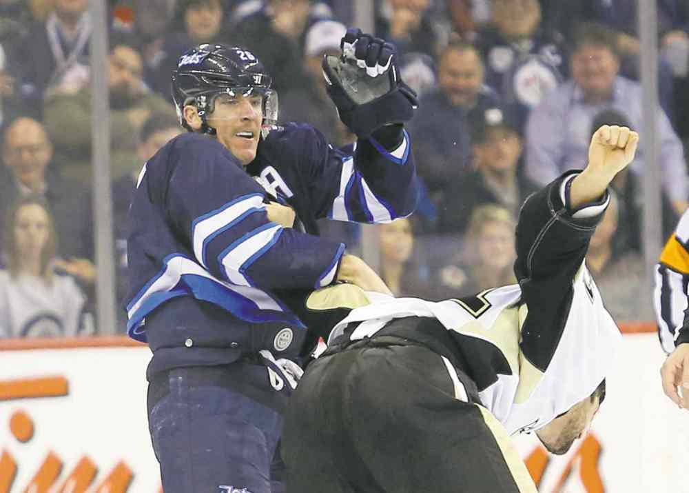 Bruce Fedyck / USA TODAY
Jets forward Blake Wheeler (left) was fighting mad during a first-period dust-up with Penguins defenseman Robert Bortuzzo Thursday night.