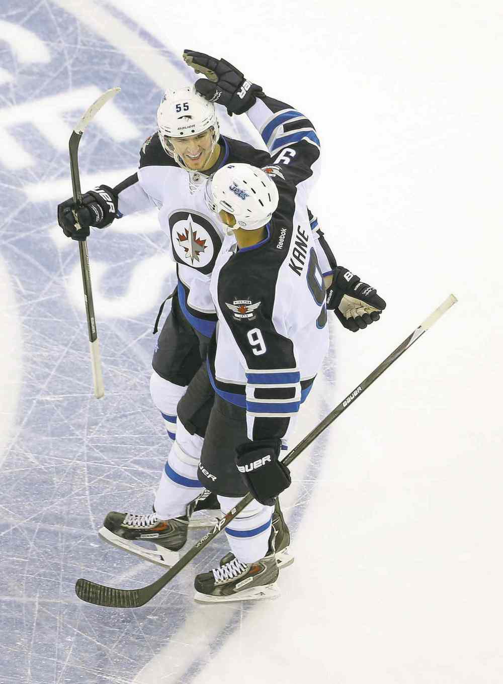 Trevor Hagan / Winnipeg Free Press Files
Mark Scheifele (55) and Evander Kane in a rare moment, celebrating a goal.
