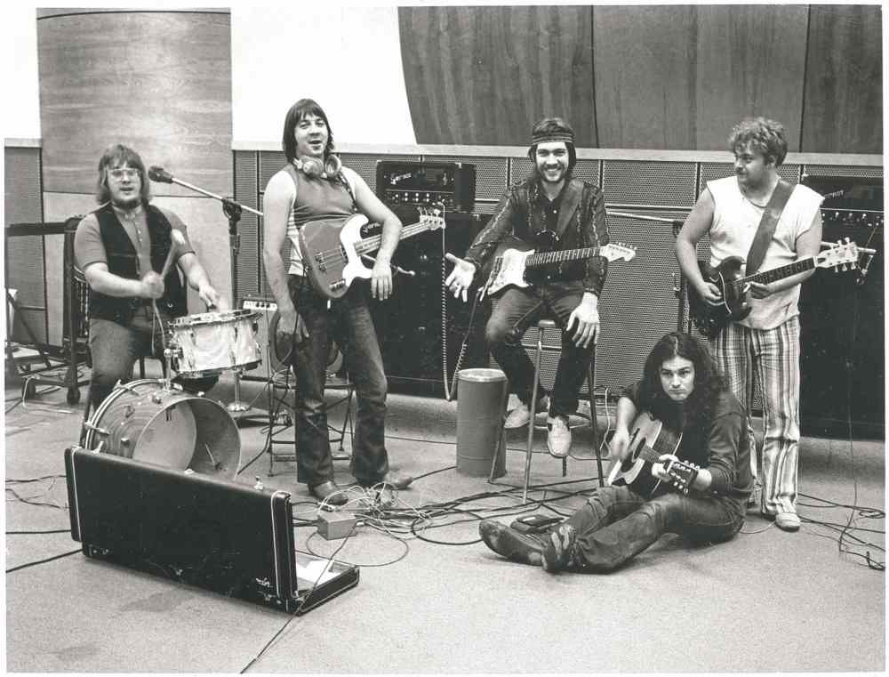 The Guess Who recording in Chicago in June 1970 with Garnet amps.
RE: Einarson column for Dec. 21, 2014
Photo by Hans Sipma
