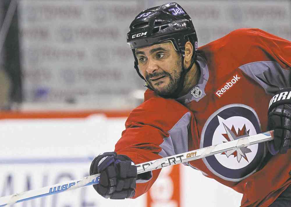 Mike Deal / Winnipeg Free Press files
Dustin Byfuglien is proving to be a good communicator on the blue-line.