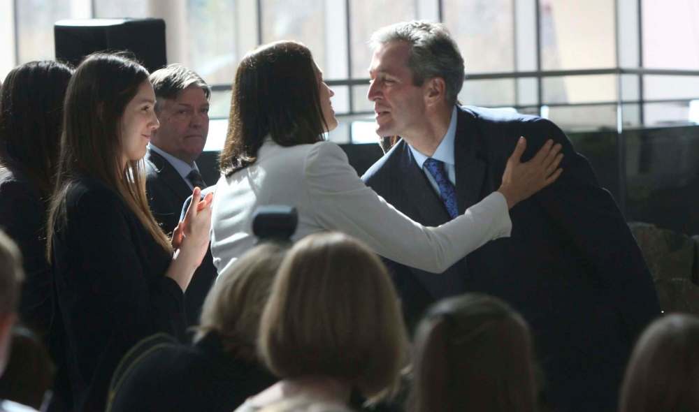 WAYNE GLOWACKI / WINNIPEG FREE PRESS
Premier Brian Pallister kisses his wife Esther prior to the swearing-in ceremony Tuesday held in the Garden of Contemplation in the Canadian Museum for Human Rights.