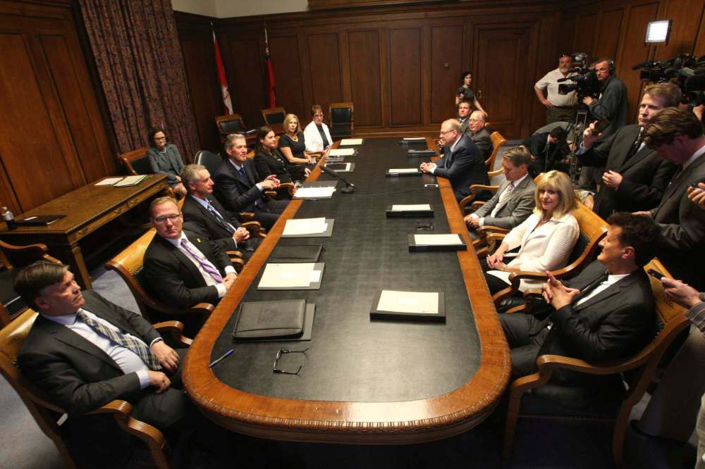 WAYNE GLOWACKI / WINNIPEG FREE PRESS
The Manitoba Progressive Conservative cabinet sits for the first time in the Manitoba legislative building Tuesday and invite media in for questions. At left, Ian Wishart, Scott Fielding, Blaine Pedersen, Premier Brian Pallister, Heather Stefanson Rochelle Squires and Eileen Clarke. At table at right is Ron Schuler, Cathy Cox, Cameron Friesen, Kelvin Goertzen, Ralph Eichler and Cliff Cullen.