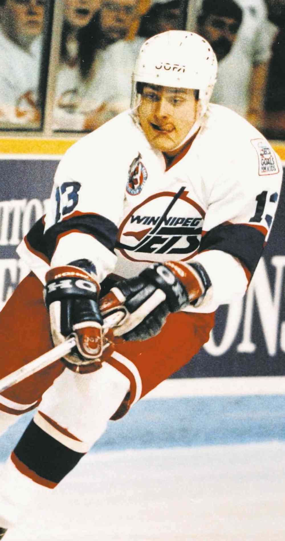 KEN GIGLIOTTI / WINNIPEG FREE PRESS Files
Winnipeg Jet Teemu Selanne in a game against the Vancouver Canucks in the 1990s.