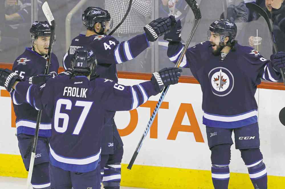 John Woods / WINNIPEG FREE PRESS
Mathieu Perreault (right) did something Tuesday no Jet/Thrasher has done since a guy named Ilya Kovalchuk played for the franchise -- score four goals in a game.