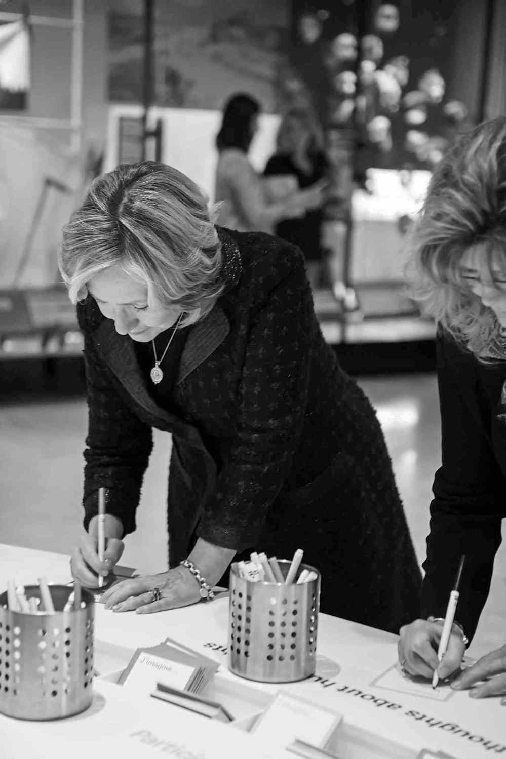 Aaron Cohen photo
Hillary Clinton fills out an Imagine card during her visit to the Canadian Museum for Human Rights.