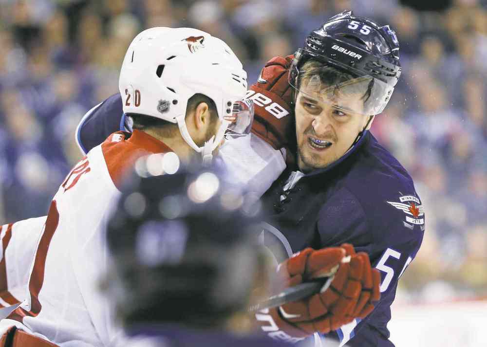 John Woods / WINNIPEG FREE PRESS files
Winnipeg's Mark Scheifele (right) has scored only one goal in his last 21 games.