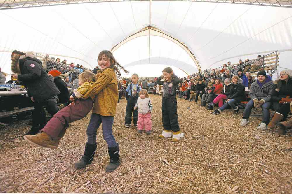 John Woods / Winnipeg Free Press
Children dance during the closing ceremony of the Festival Du Voyageur Sunday afternoon.