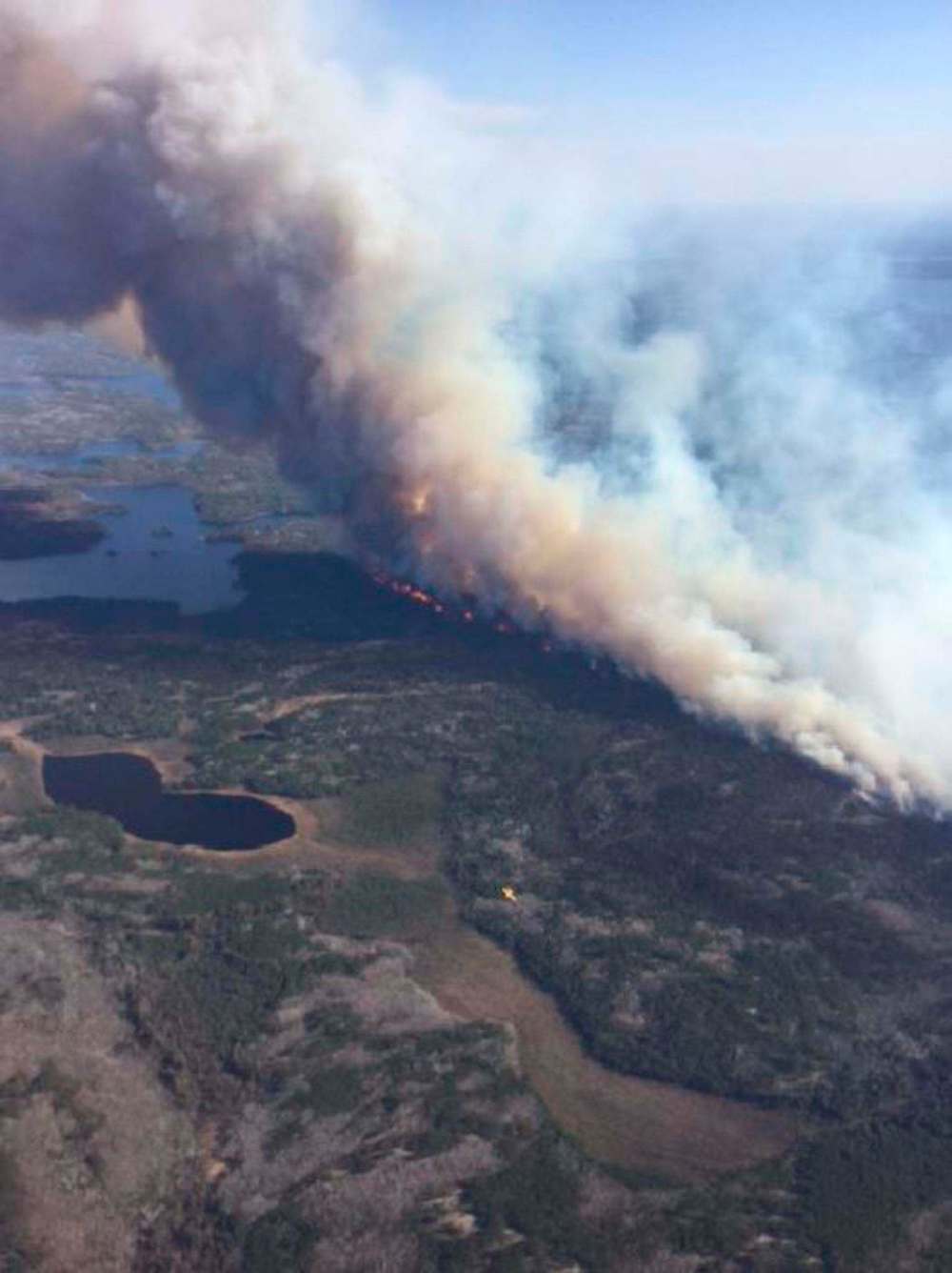 PROVINCE OF MANITOBA
The fire was 7 km north of Caddy Lake on Thursday and moving into Ontario when this photo was taken, according to Manitoba government officials.